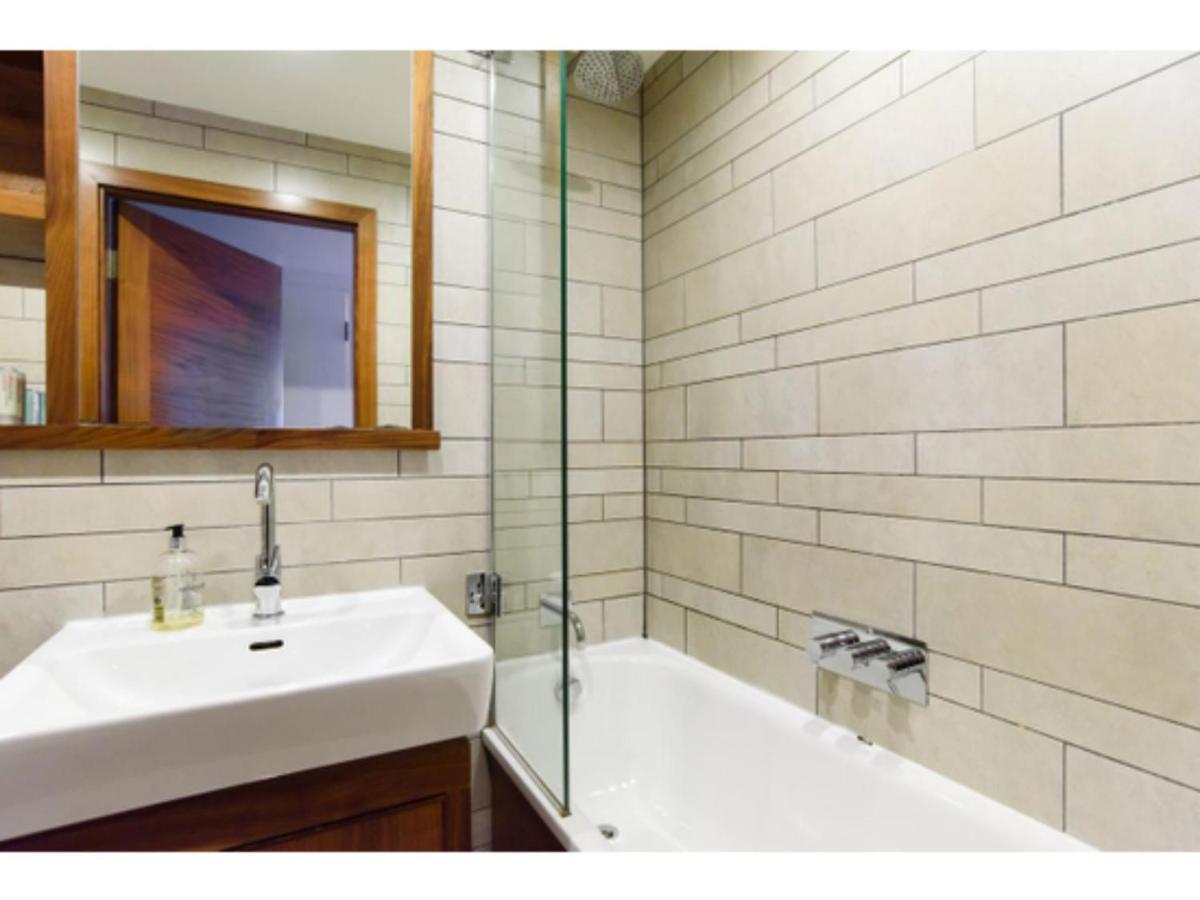 The Most Central Apartment In 카디프 외부 사진