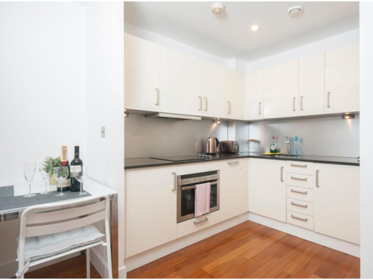 The Most Central Apartment In 카디프 외부 사진